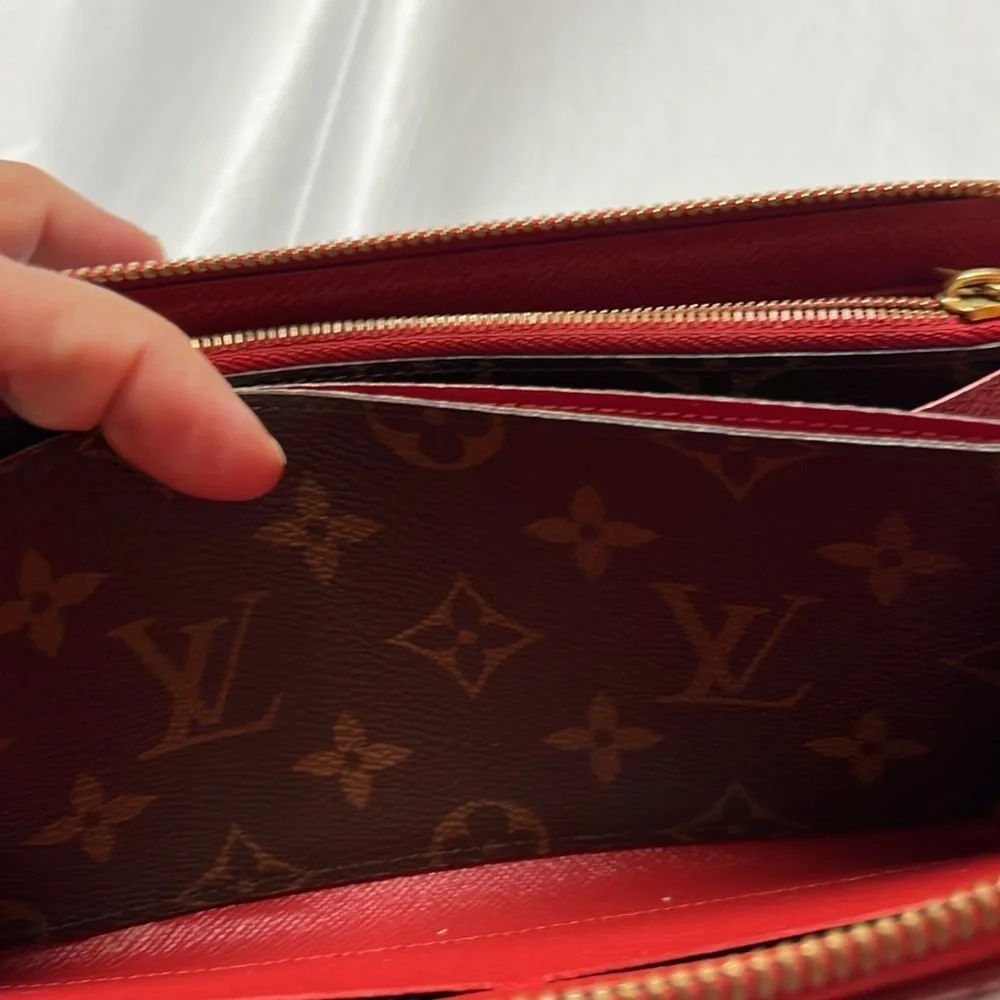 Louis Vuitton Monogram Retiro Cerese Zippy wallet. Comes with COA